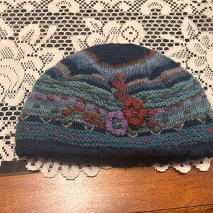 Lost Horizons Embroidered Floral Knit Beanie - Navy & Teal